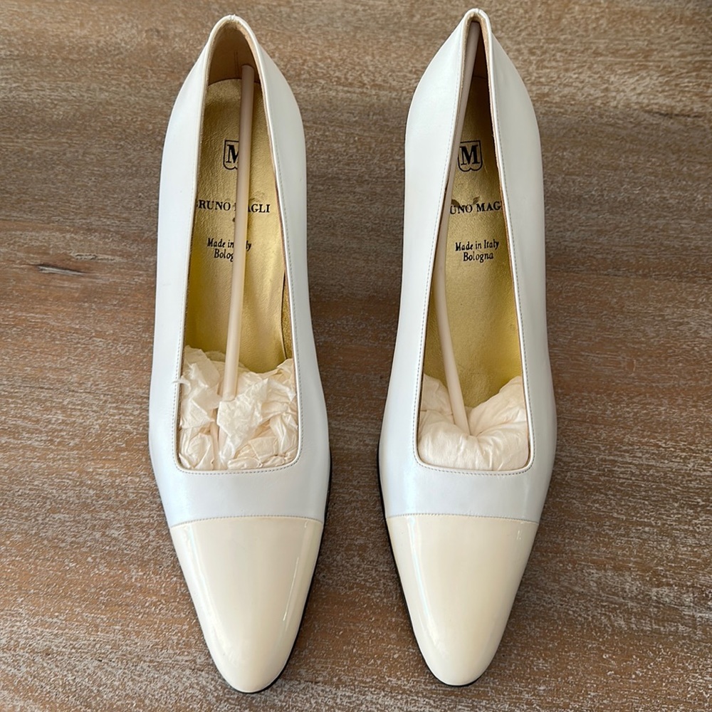 NWOT Vintage Bruno Magli white and cream leather heals 8.5
